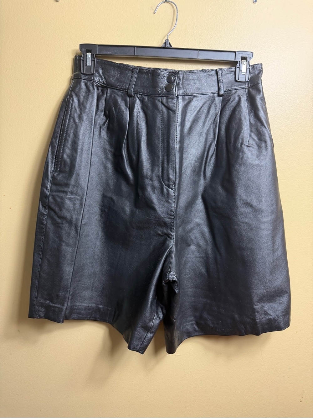 Vintage Bagatelle Black Genuine Leather Pleated High Waist Shorts Size 14 size 6